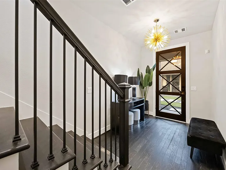 4235 Allen St — Photo 3