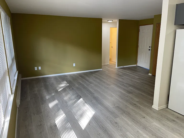 9435 Avondale Rd NE — Photo 6