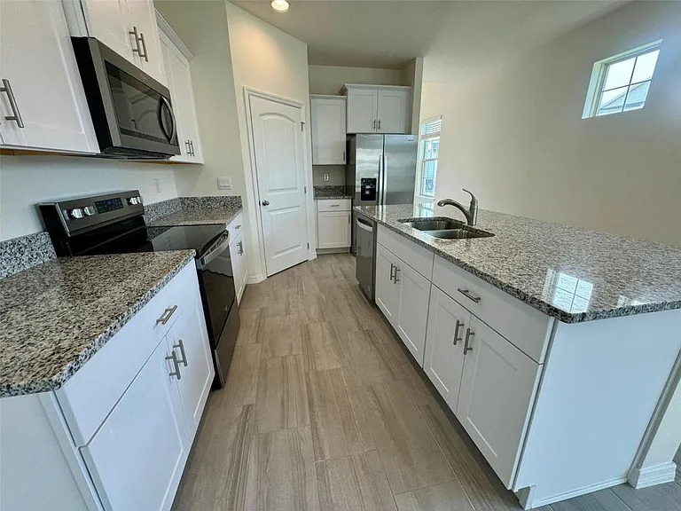 16085 Scarpetta St — Photo 22