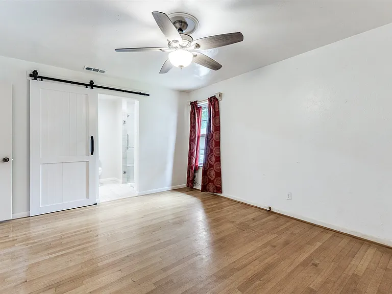 9210 Larchwood Dr — Photo 9