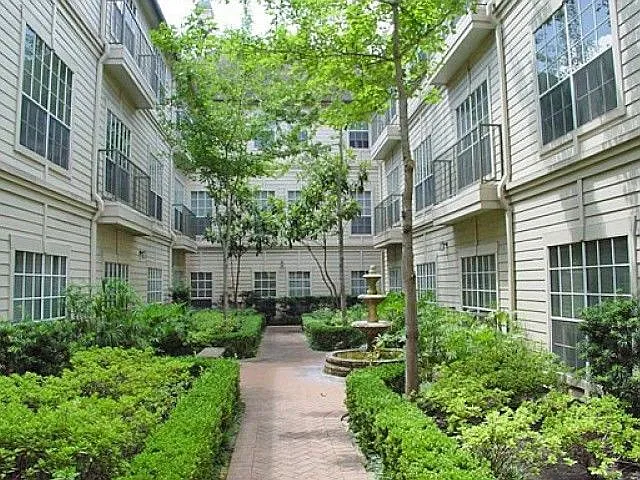 Plaza At River Oaks — Photo 20