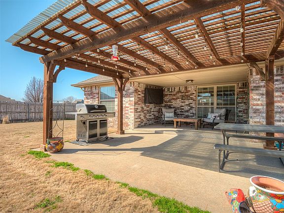 2nd image of 505 Ridge Lake Blvd