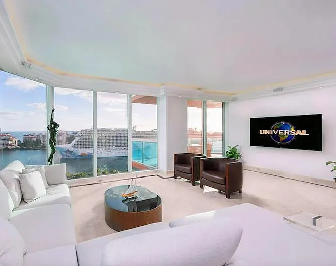 300 S Pointe Dr #1701 — Photo 4