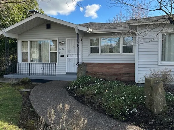 9222 SE Pine St, Portland, OR 97216