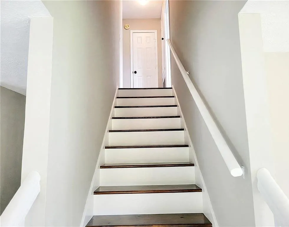 3 bed, 2.5 bath, 1978 sqft, $2,250 — Photo 4