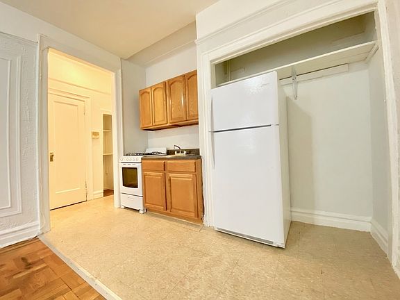 3rd image of 160 Fenimore St #L33