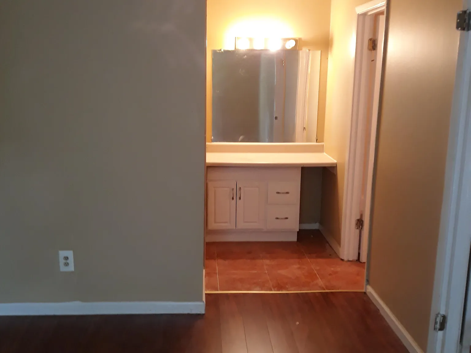 2 bed, 950 sqft, $1,295 — Photo 3