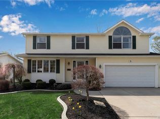 33 Smallwood Dr, West Seneca, NY 14224