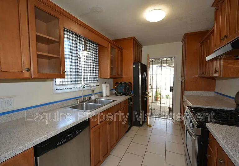165 Wilson Ave — Photo 5