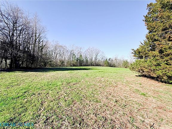 2nd image of 415 Philpot Rd