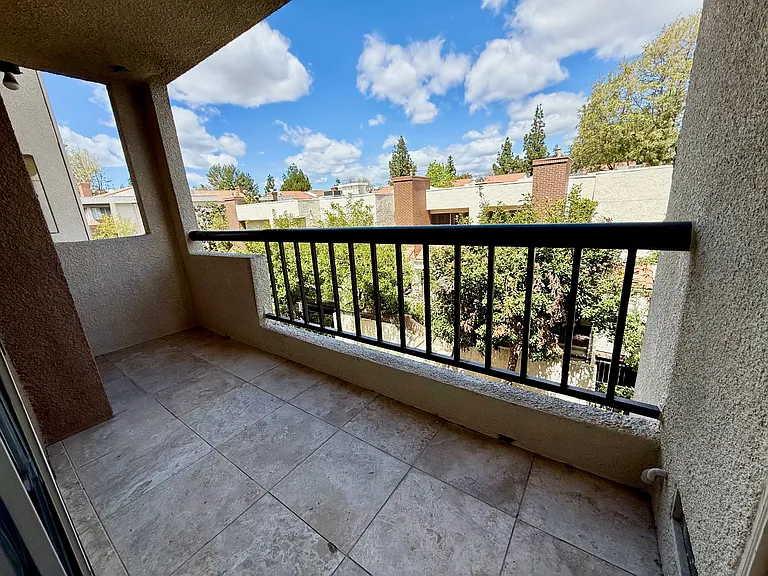 5550 Owensmouth Ave #214 — Photo 14