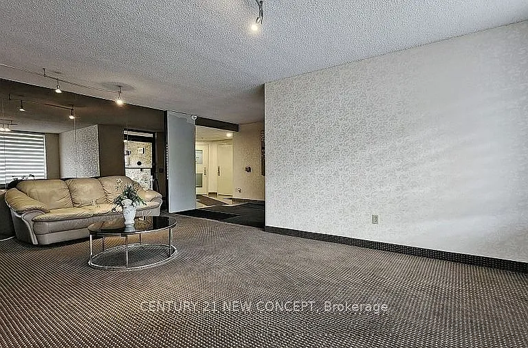 7451 Yonge St #101 — Photo 21