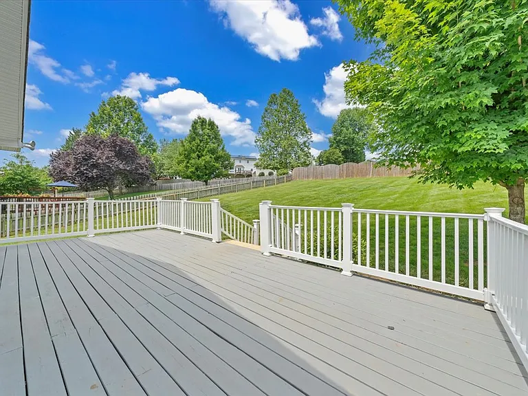 1905 Summerfield Dr — Photo 28