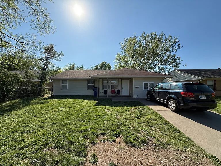 2205 S Hiram Ave — Photo 1