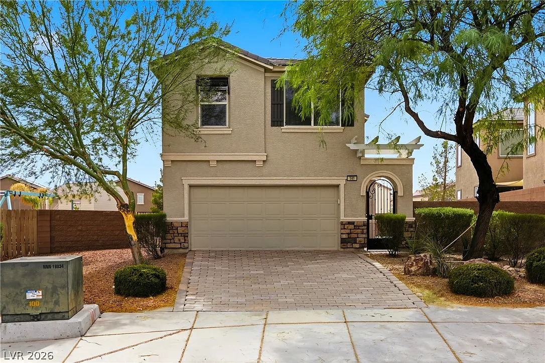 3 bed, 2.5 bath, 1935 sqft, $2,250 — Photo 2