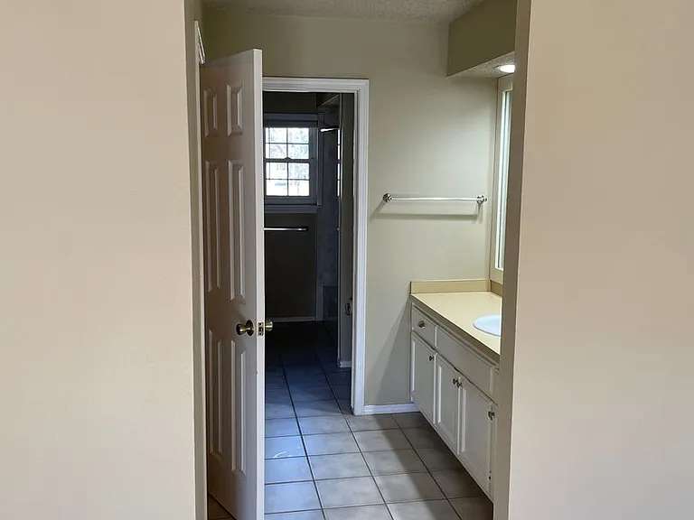 1037 E 57th Pl #5 — Photo 18