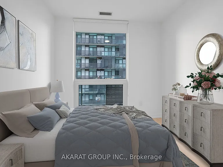 39 Roehampton Ave #2407 — Photo 5