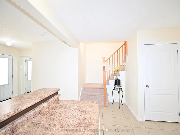 90 Sovereigns Gate #29 — Photo 17
