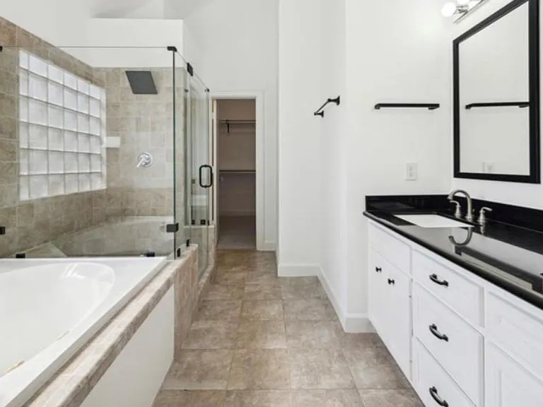 650 Westcross St #3 — Photo 14