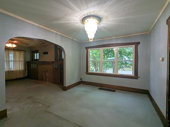4th image of 140 W Addison St