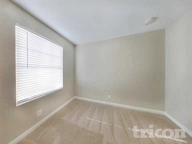 4827 Hallies Gdn — Photo 11