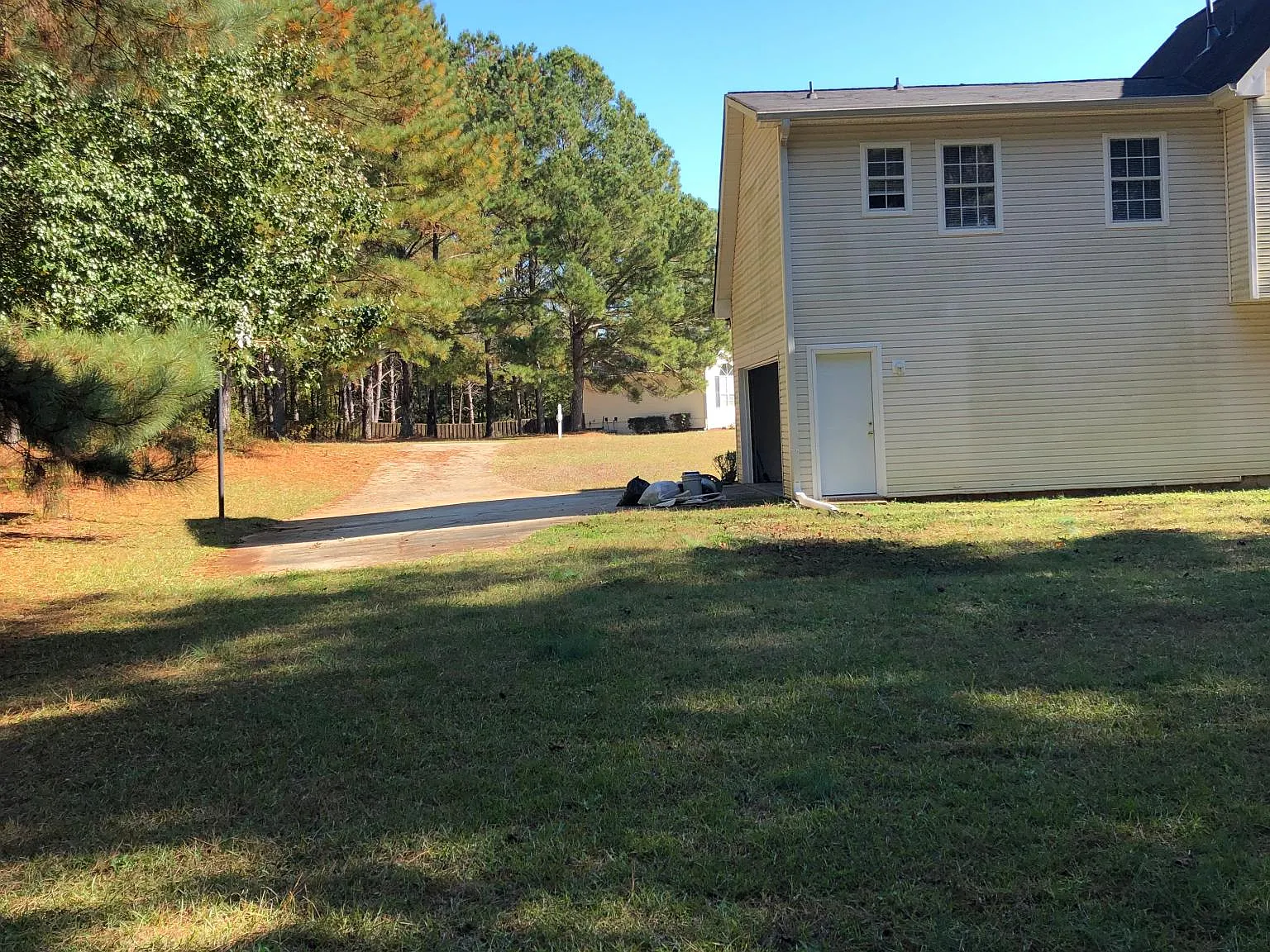 4 bed, 2.5 bath, 1800 sqft, $2,500 — Photo 4