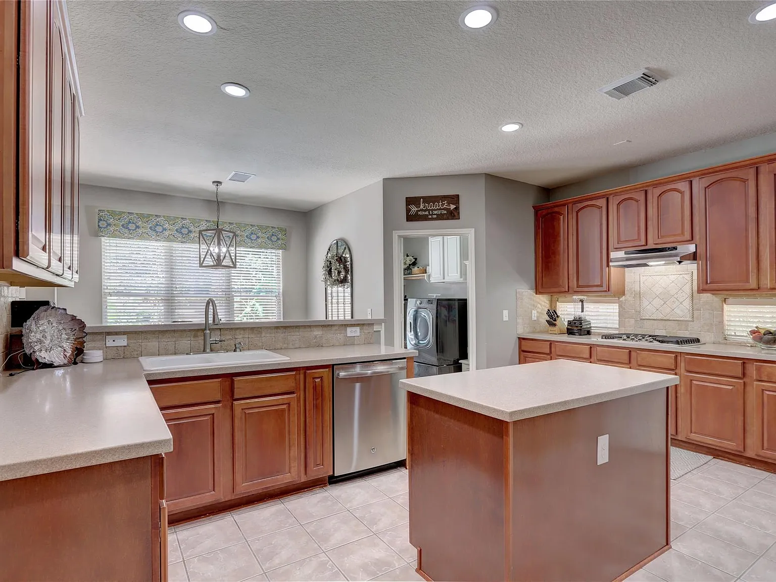 3 bed, 2.0 bath, 2445 sqft, $3,699 — Photo 3