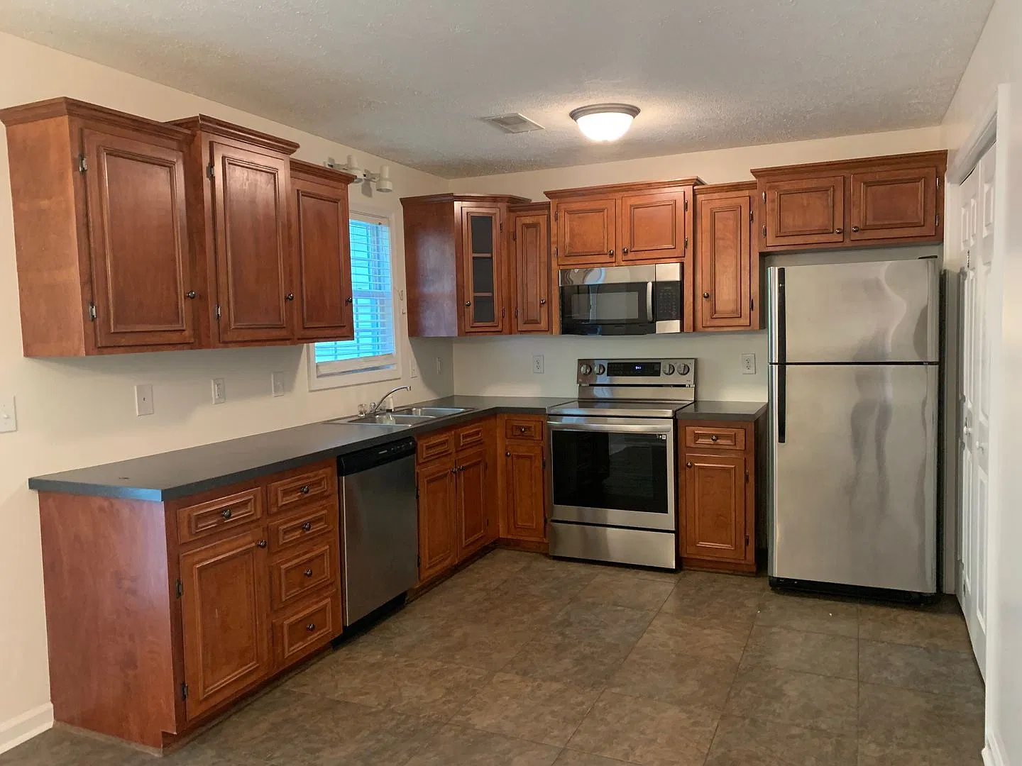 2 Bedroom Townhouse off Wiggington Road — Photo 3
