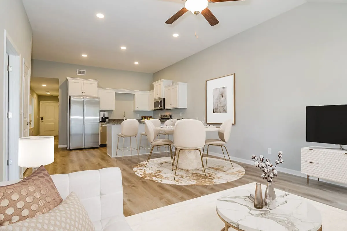 Elm Grove Luxury Rental Homes — Photo 2