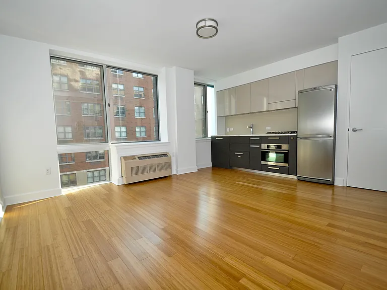 505 W 47th St #4AS — Photo 4