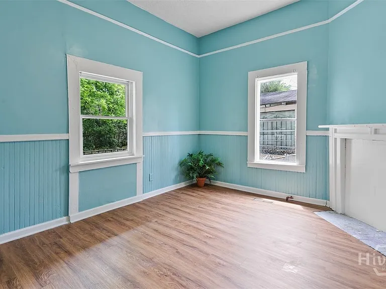 917 Elliott Ave — Photo 5
