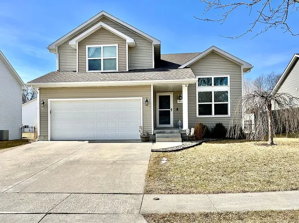 3412 Park Side Dr, Des Moines, IA 50317