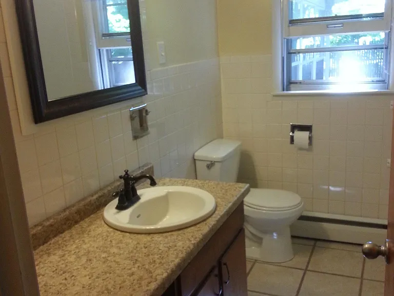 708 Colony Grv — Photo 11