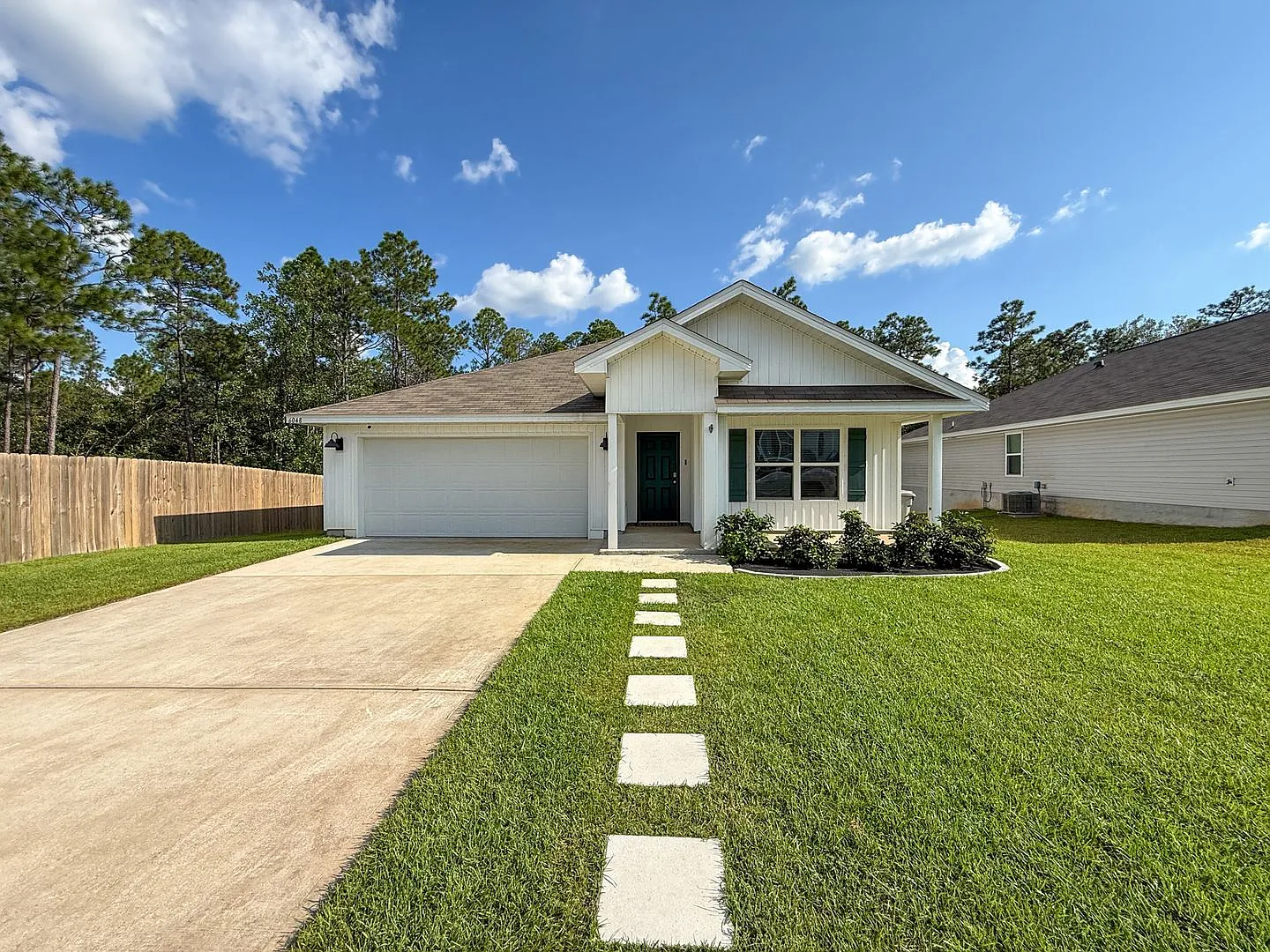 Spacious 4 Bedroom 2 Bath Home with Solar Panels! — Photo 1