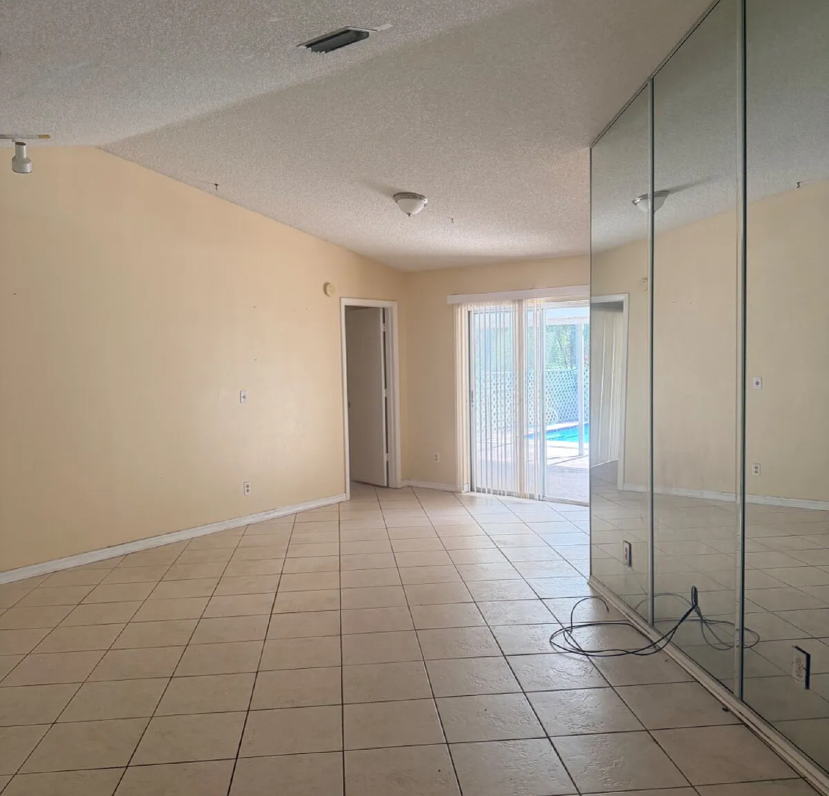 3 bed, 2.0 bath, $1,800 — Photo 3