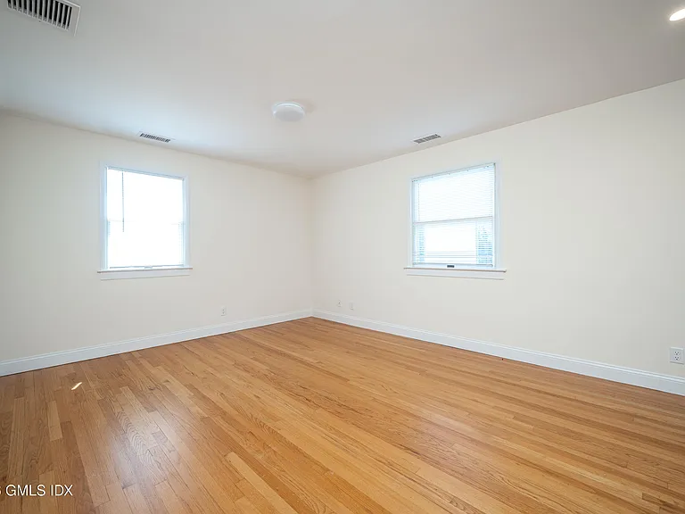157 E Elm St #B — Photo 11