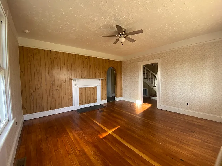 1719 Liberty St — Photo 4