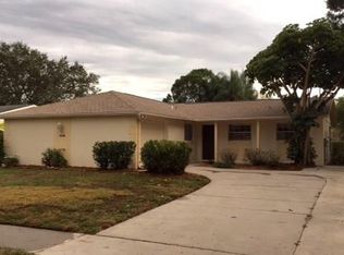 8812 Oak Cir, Tampa, FL 33615