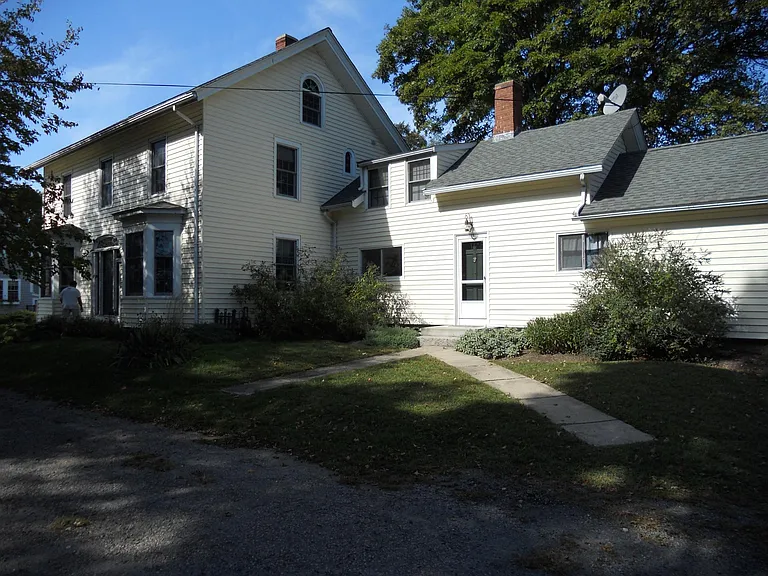 239 Foundry St — Photo 1
