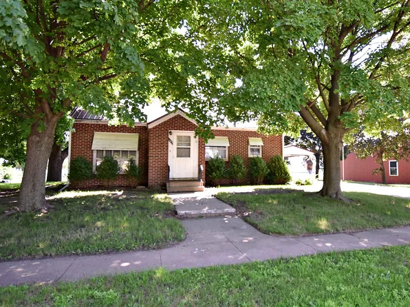105 1st St N, Hazleton, IA 50641
