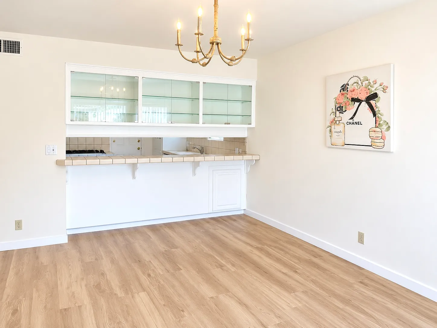 5 bed, 3170 sqft, $5,700 — Photo 3