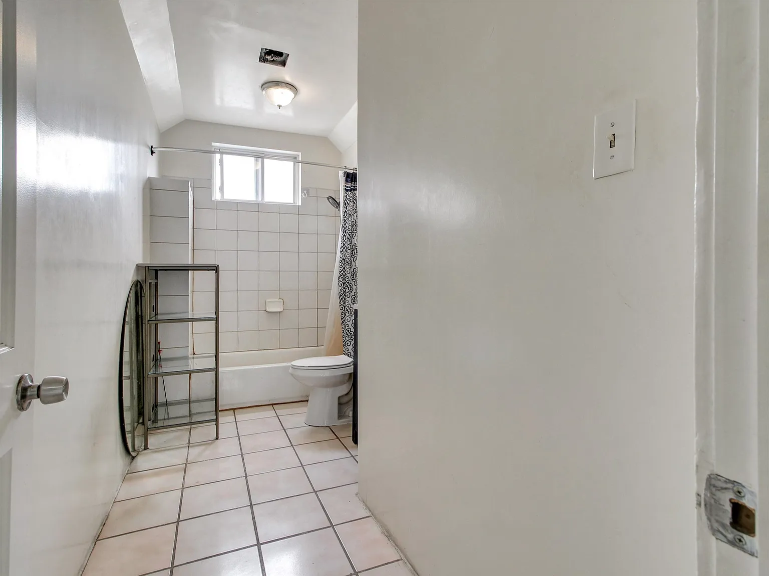 3 bed, 990 sqft, $3,500 — Photo 2