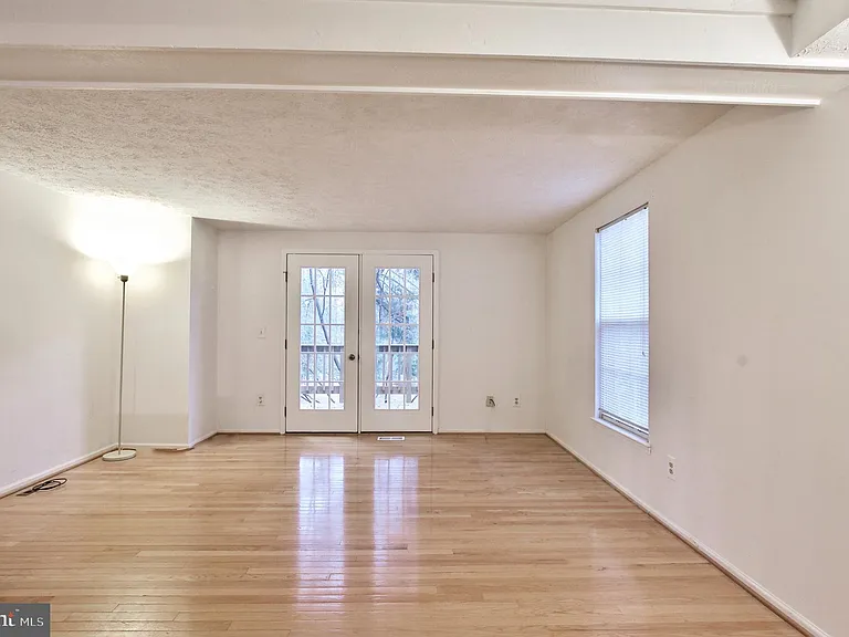 1915 Belmont Ridge Ct — Photo 15