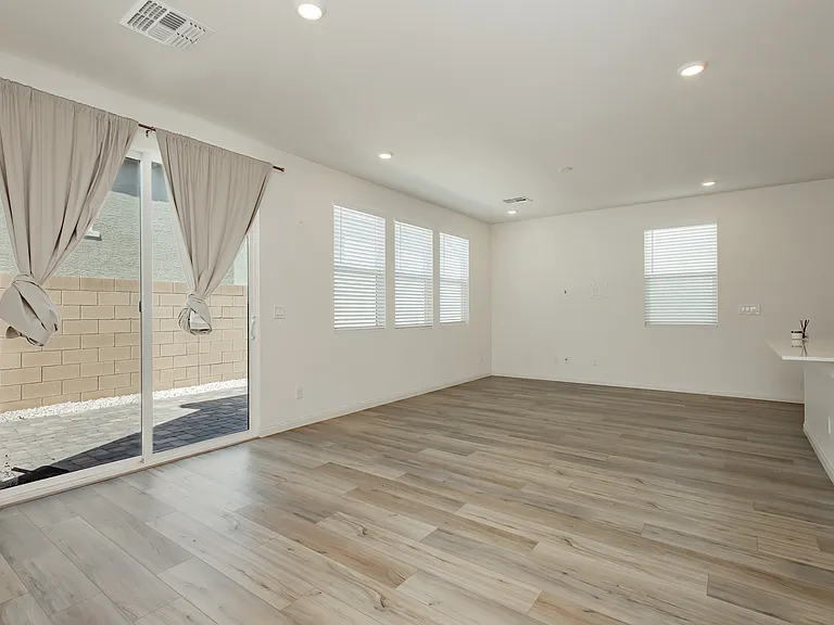 9108 Vesey Ave — Photo 10
