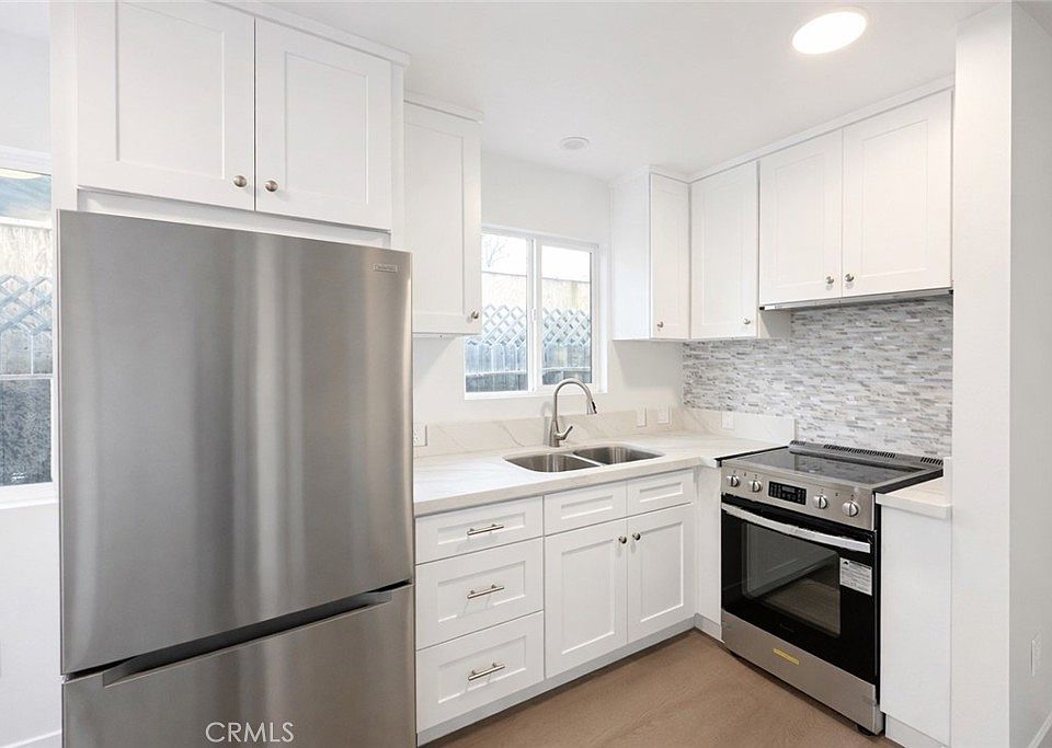 1st image of 6907 Noble Ave