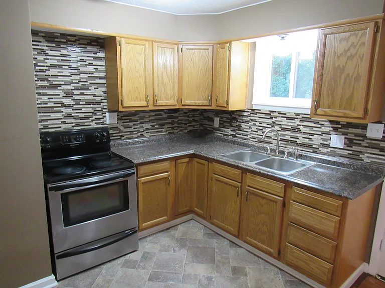 619 Mull Ave — Photo 3