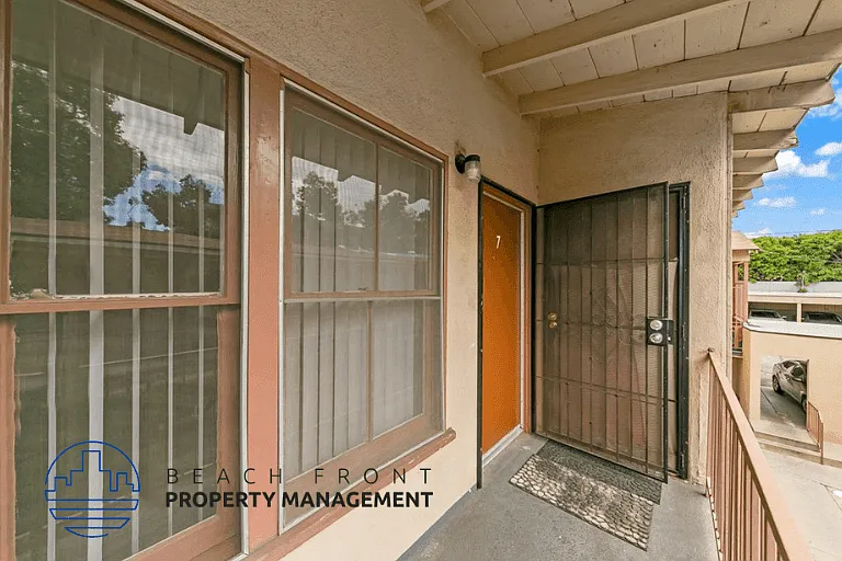 608 W Hyde Park Blvd — Photo 13
