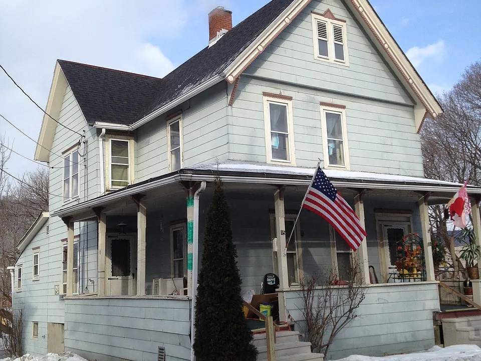 15 Pleasant Ave