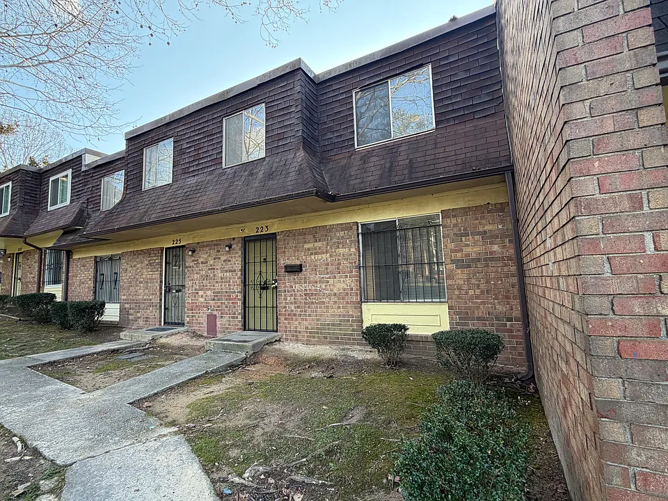 223 Peyton Pl SW