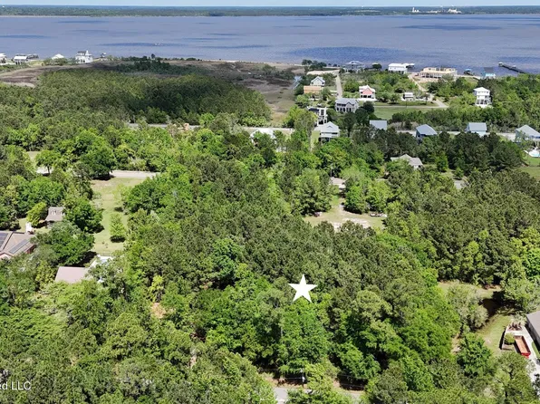321 Julia St, Bay Saint Louis, MS 39520